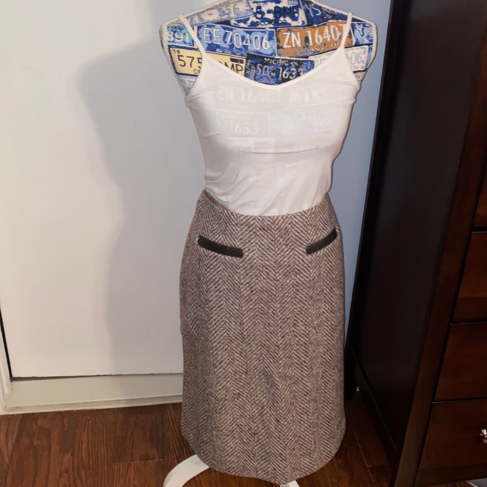 Club Monaco Women’s wool tweed skirt. Size 6.